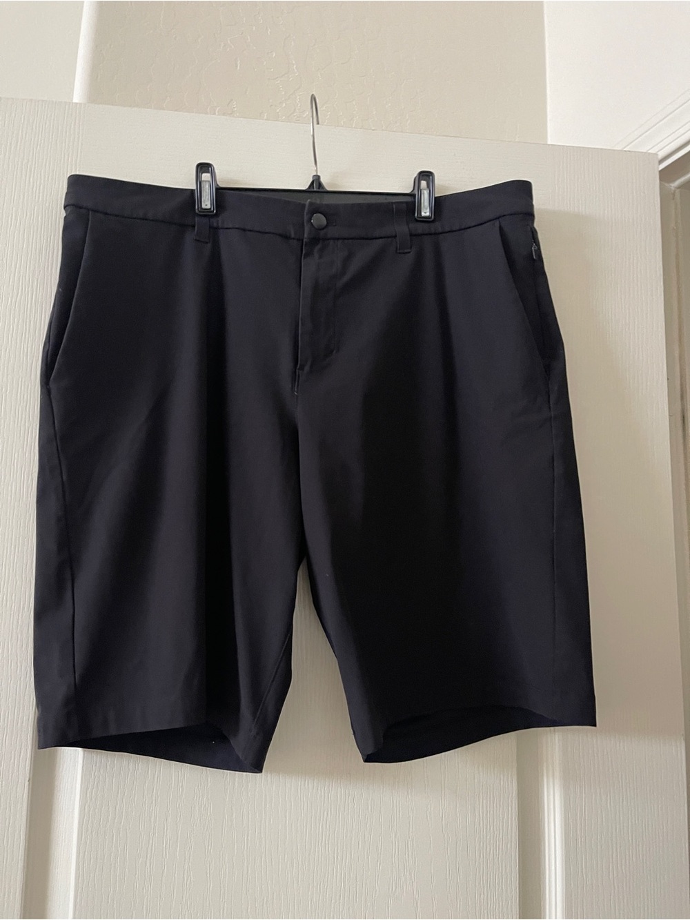 lululemon athletica Men's Black Flat-Front Stretch Shorts
